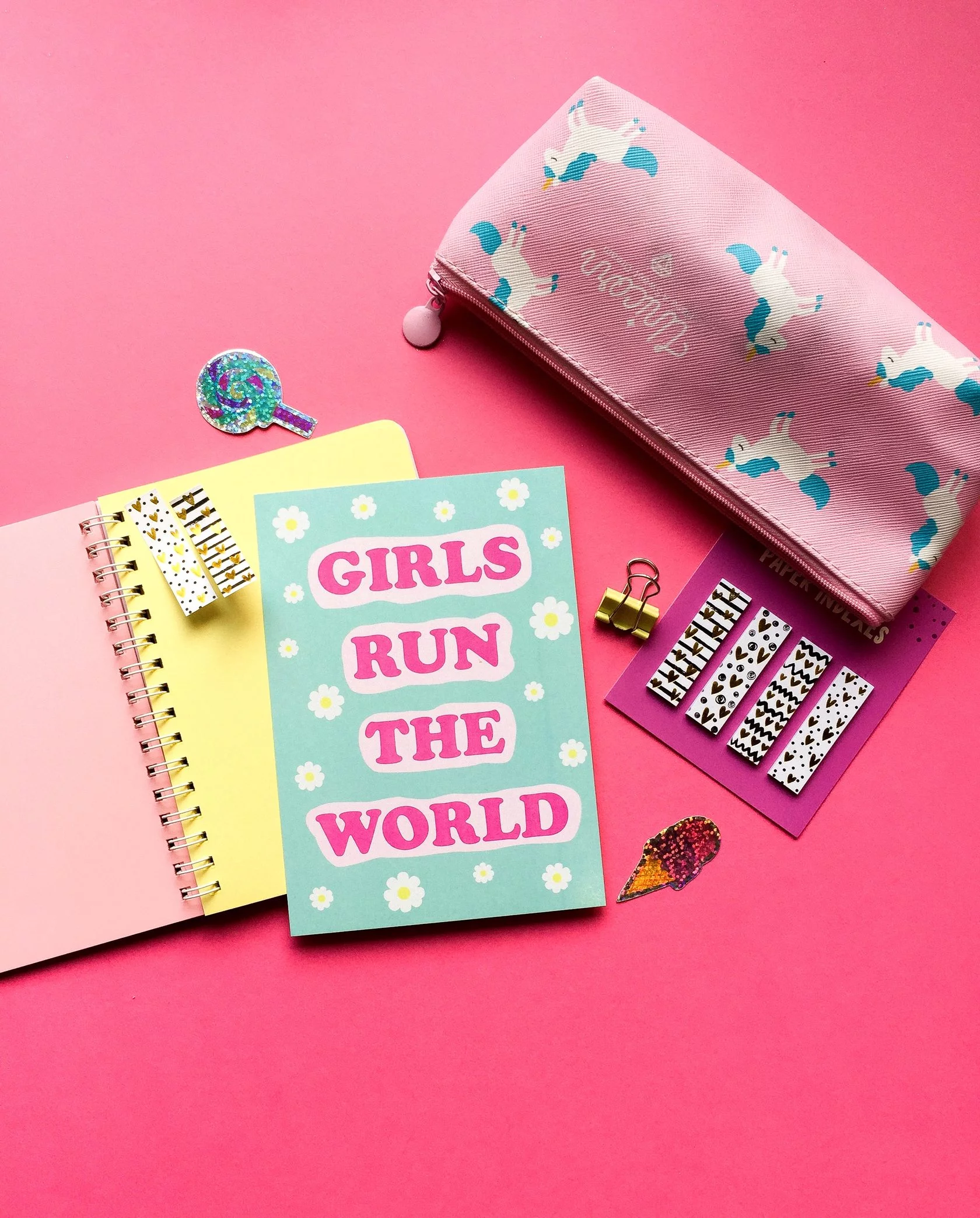 Листівка класична Girls run the world